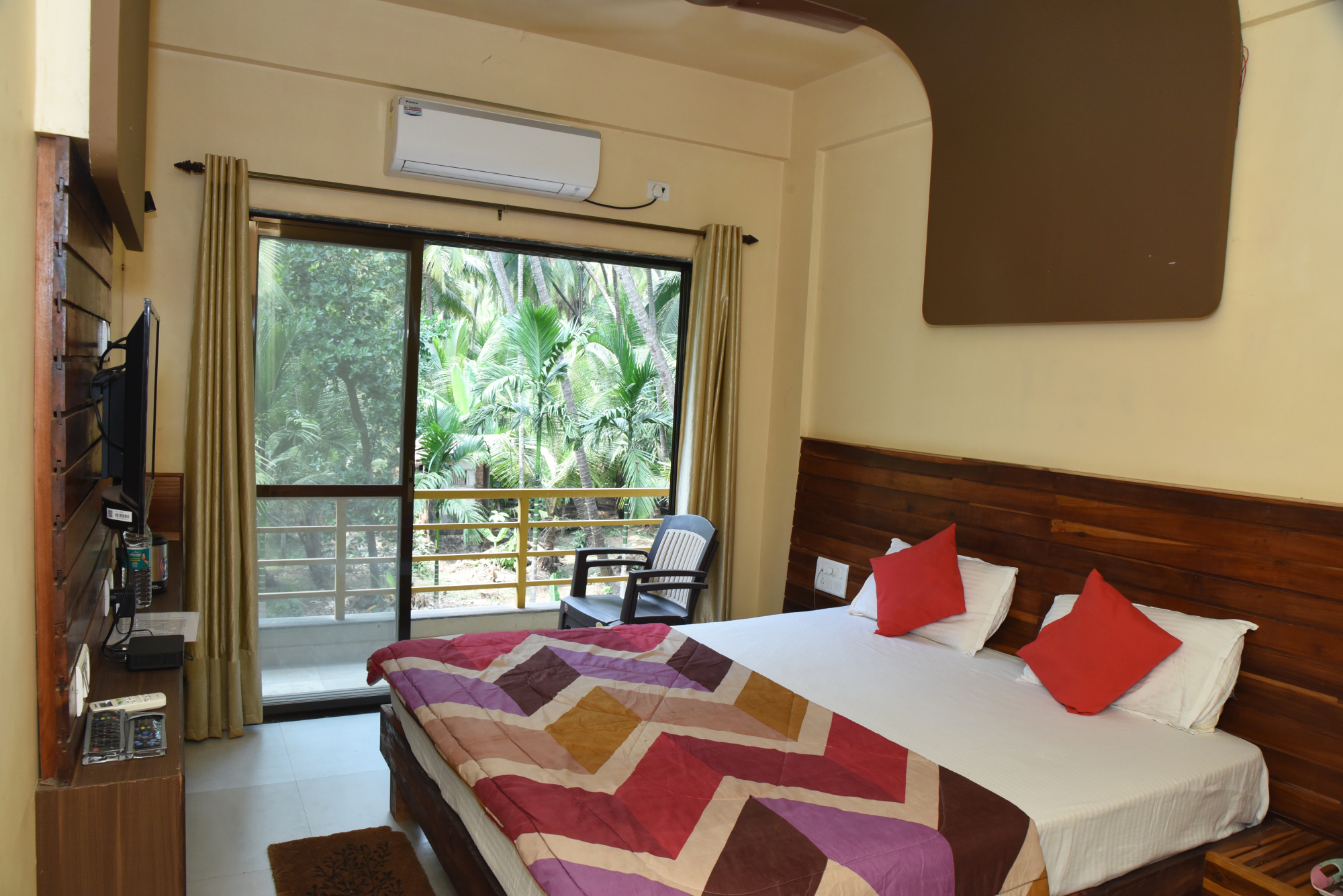 beach resorts in murud